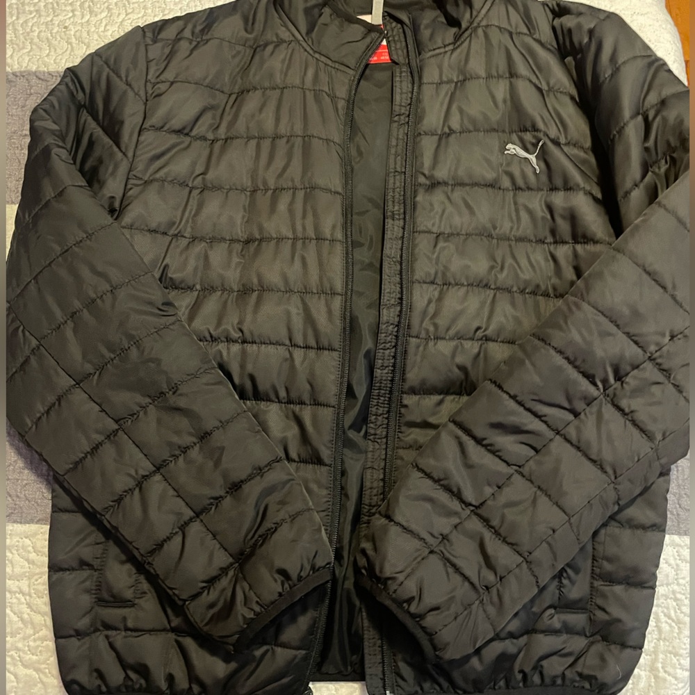 Puma jacket 
Color : Black 
Condition : slightly used
Size : M